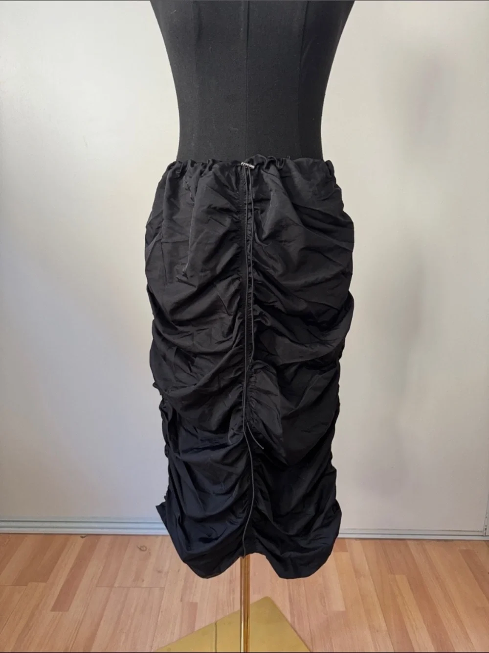 Ruched Black Midi Skirt - Sleek Gathered Design